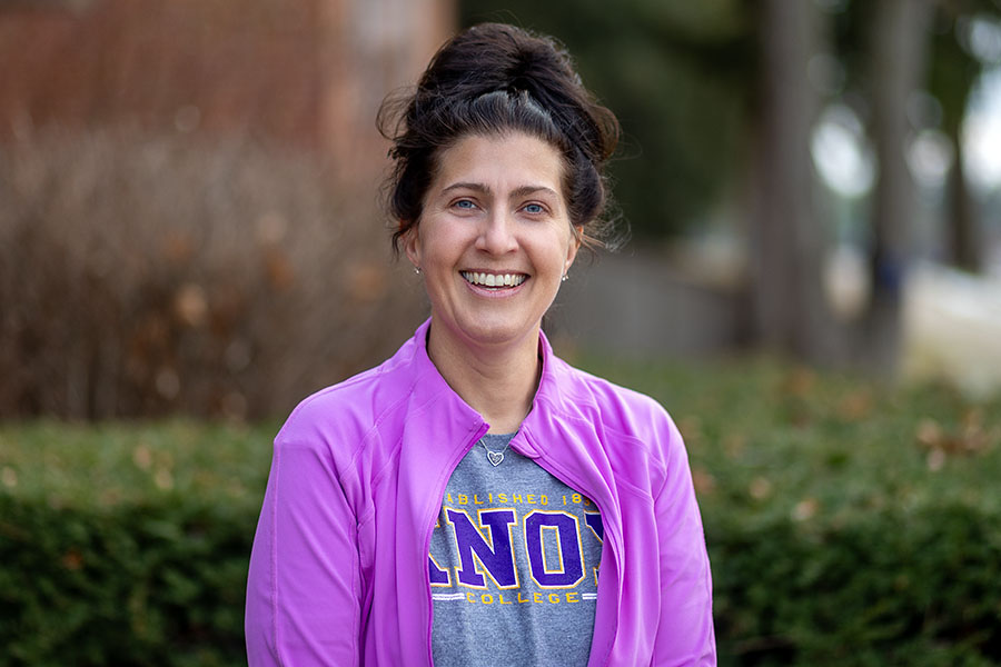 headshot of Heather Dennis