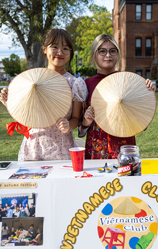 Two students in traditional vietnamese dress during the student organization fair.