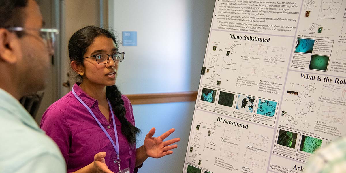 A student presenting at Horizons-Presentations