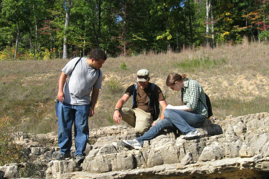 Knox Students Get Up-Close Look at Environmental Geology - Knox College