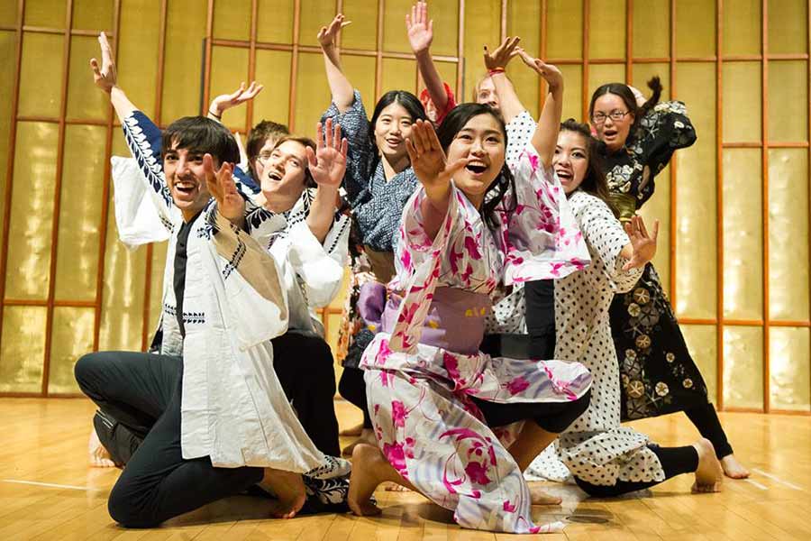 Students perform at International Fair 2016